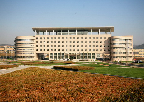 2学校主楼_调整大小.JPG