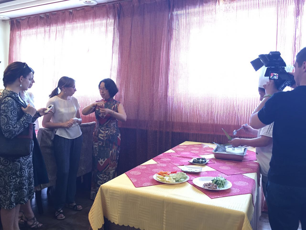 俄罗斯孔子学院与当地媒体和华人饭店联合举办