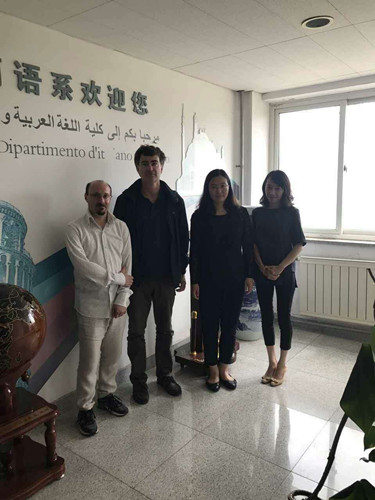 意阿语系邹黎明书记(右二)、意大利语教研室主任(右一)、外教保罗(左一)与乔治·赞蒂尼博士(左二)合影_副本.jpg