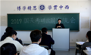 演讲现场.jpg