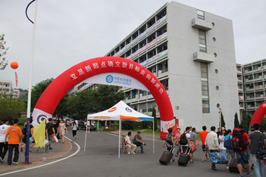 C忙碌的新生们_副本.jpg