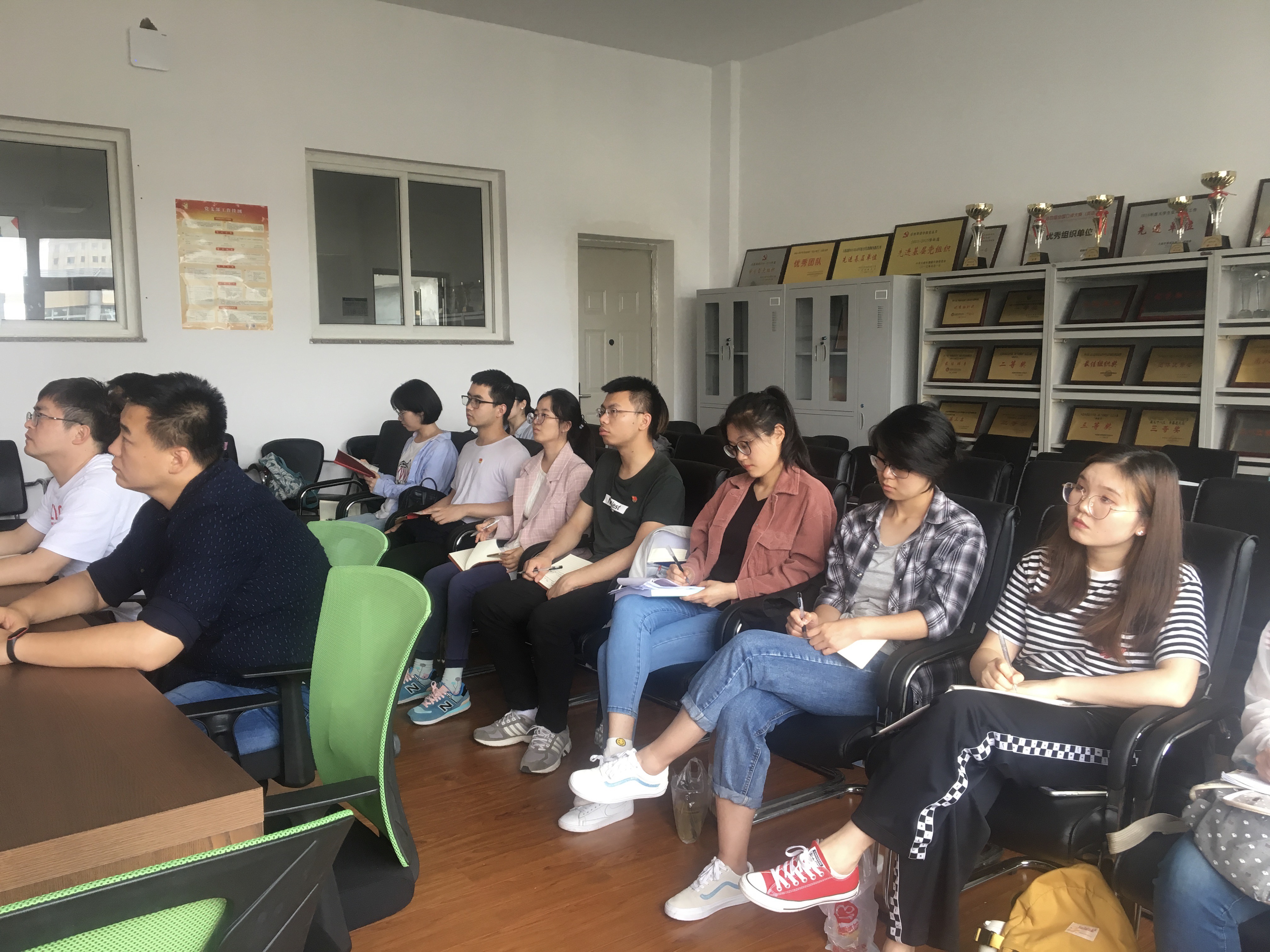 老师学生.jpg