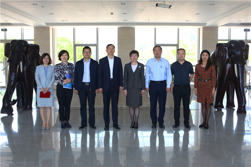 大连市商务局来我校洽谈中东欧"16 1"合作事宜